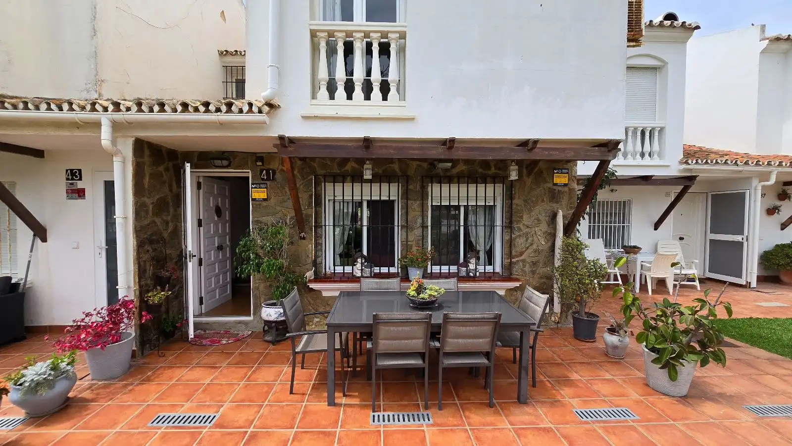 Terrasse von Einfamilien-Reihenhaus zum Verkauf in Málaga mit Klimaanlage, Heizung und Schwimmbad