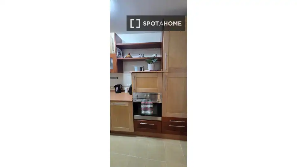 Cuina de Apartament per a compartir en Sevilla amb Aire condicionat, Terrassa i Moblat