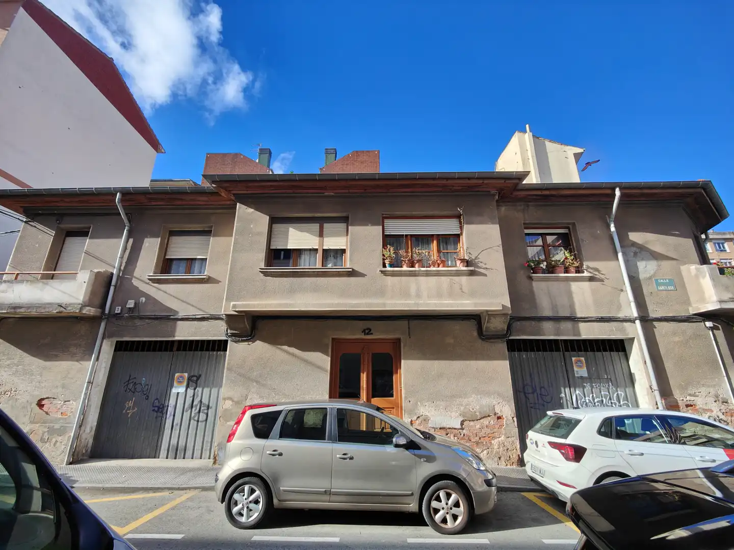Vista exterior de Edifici en venda en Torrelavega 