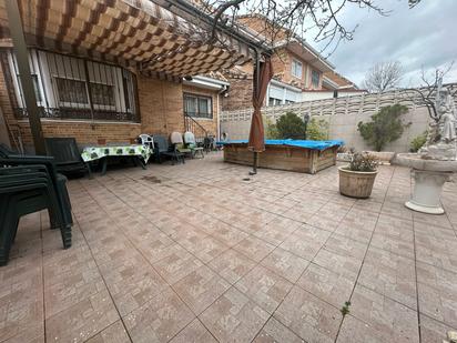 Terrassa de Casa o xalet en venda en Parla amb Calefacció, Jardí privat i Terrassa