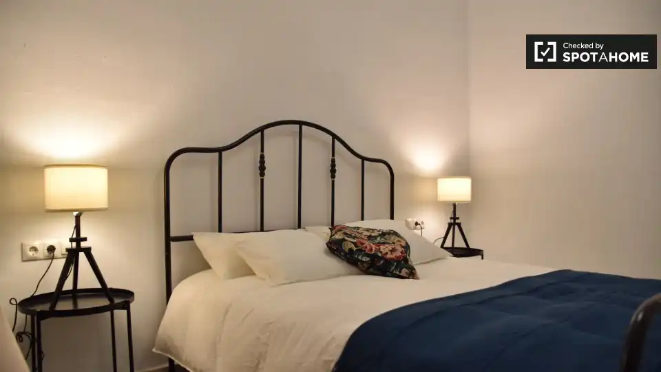Habitación de Piso de alquiler en Valencia con Aire acondicionado, Calefacción y Amueblado