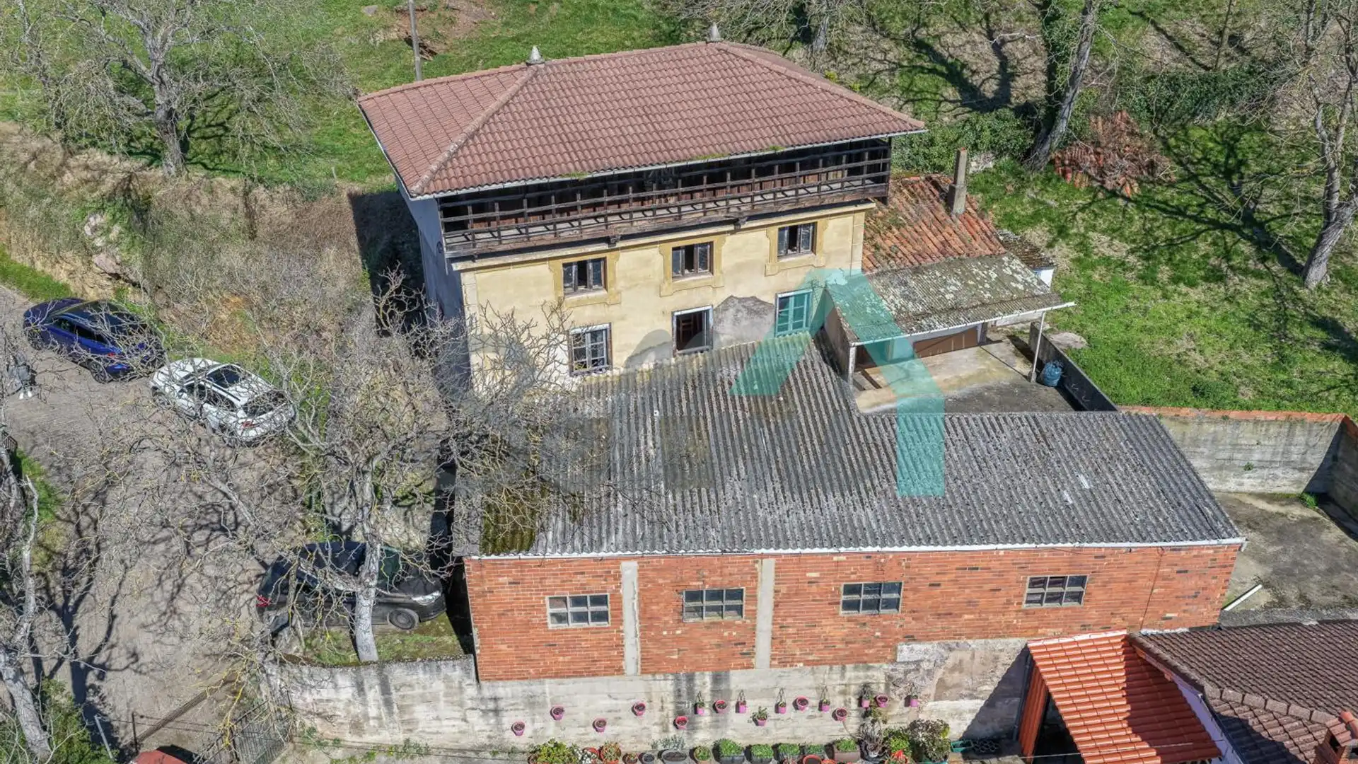 Vista exterior de Casa o chalet en venta en Salas con Jardín privado, Parquet y Terraza