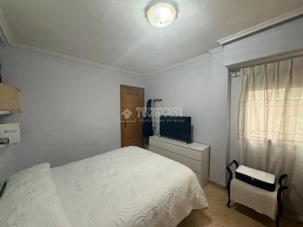 Schlafzimmer von Wohnung zum Verkauf in Mislata mit Klimaanlage und Balkon