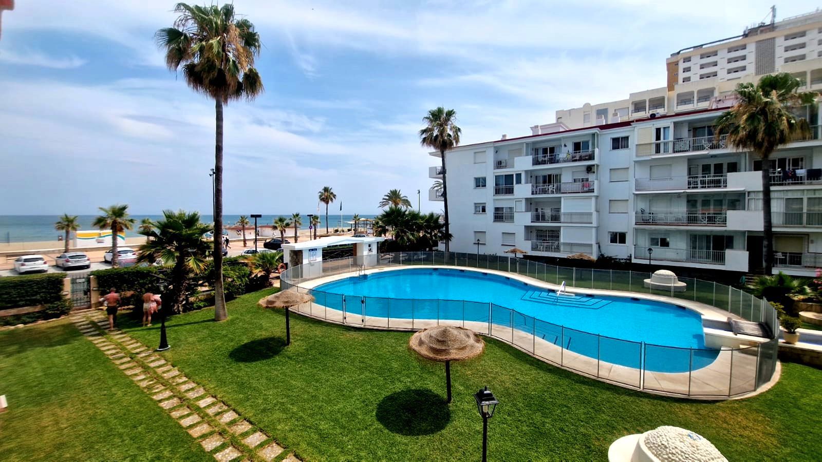 Swimming pool of Flat for sale in Fuengirola  with Air Conditioner, Terrace and Furnished