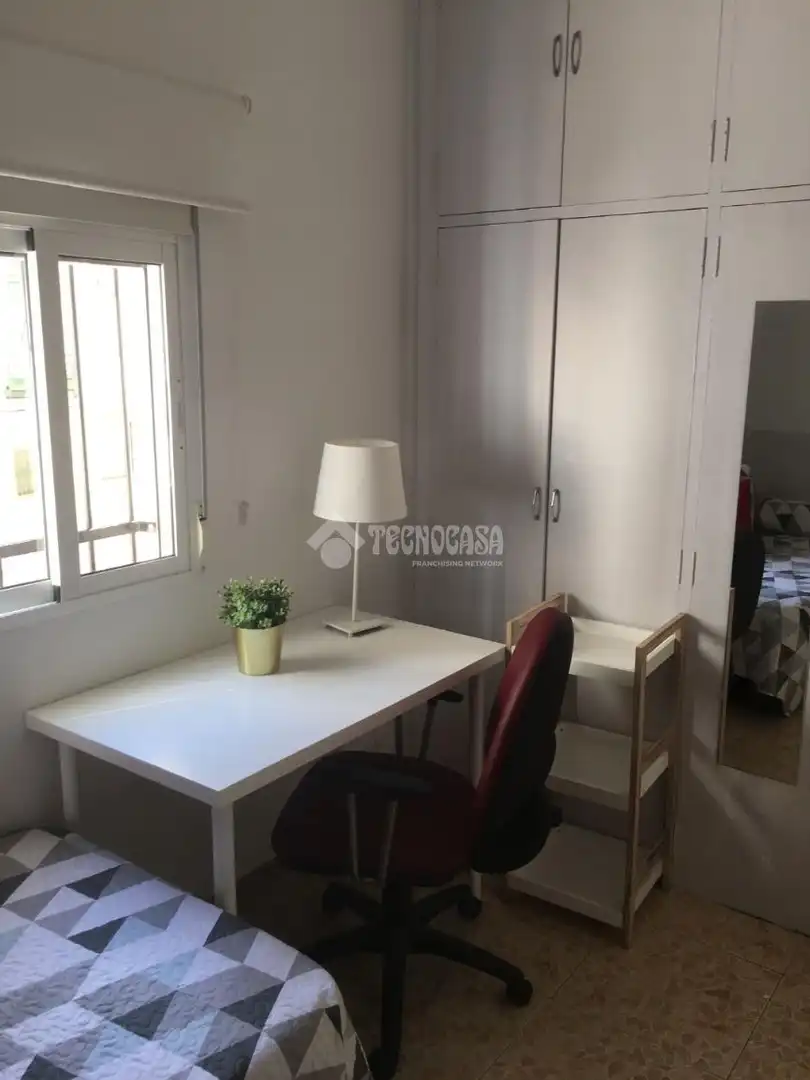 Flat for sale in Sevilla  with Air Conditioner and Balcony
