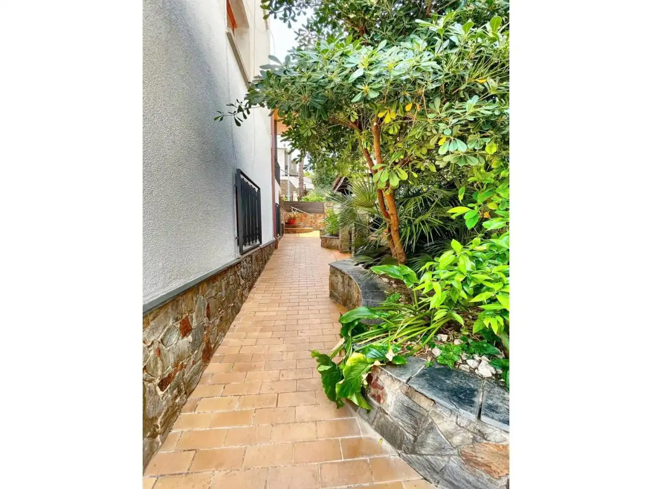 Vista exterior de Casa o chalet en venta en Cerdanyola del Vallès con Calefacción, Jardín privado y Terraza