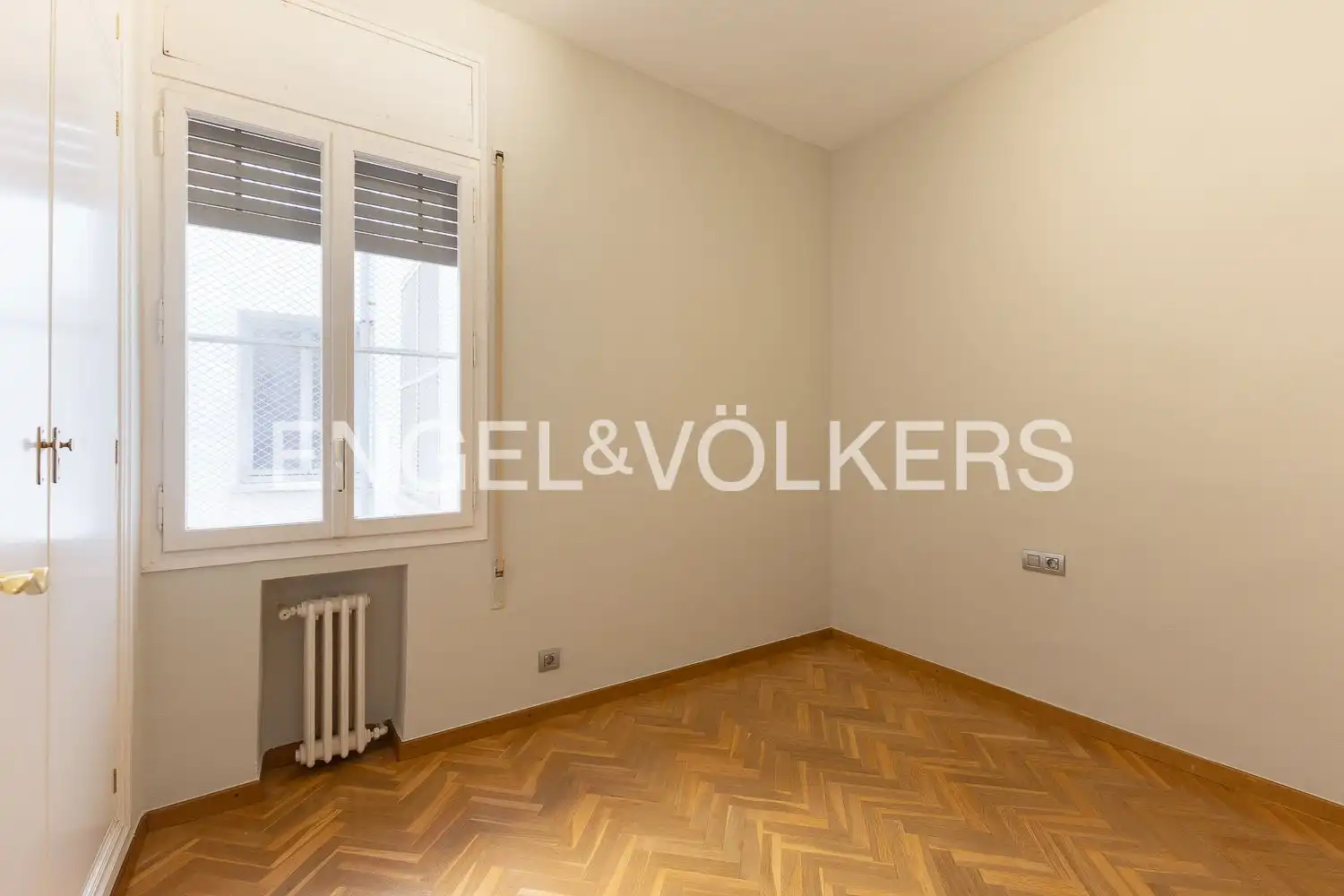 Wohnung zur Miete in Valencia mit Klimaanlage, Heizung und Parkett