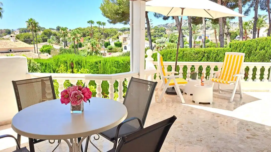 Terrasse von Einfamilien-Reihenhaus zum Verkauf in Moraira