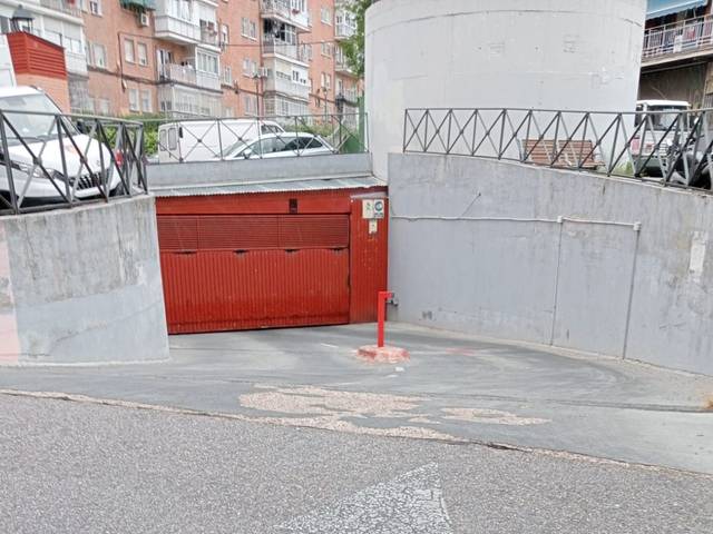 Garaje en Venta en Calle Sierra de Albarracín, 24 en Zona Centro Joven