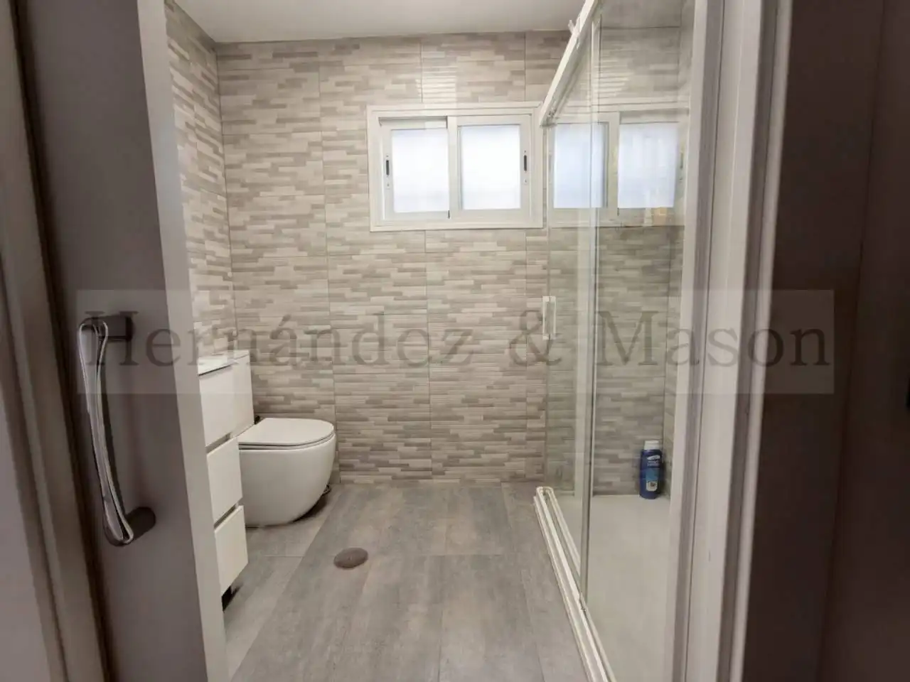 Bathroom of Flat for sale in Málaga  with Terrace and Storage room