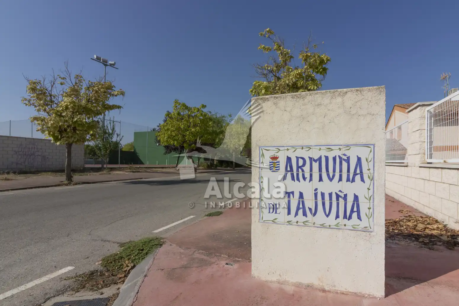 Vista exterior de Casa o chalet en venta en Armuña de Tajuña con Jardín privado, Trastero y Balcón
