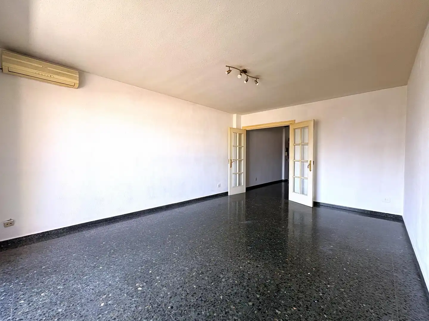 Wohnzimmer von Wohnung zum Verkauf in Godella mit Klimaanlage und Balkon