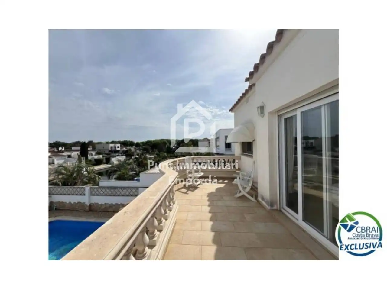 Vista exterior de Casa o xalet en venda en Empuriabrava amb Aire condicionat, Calefacció i Jardí privat