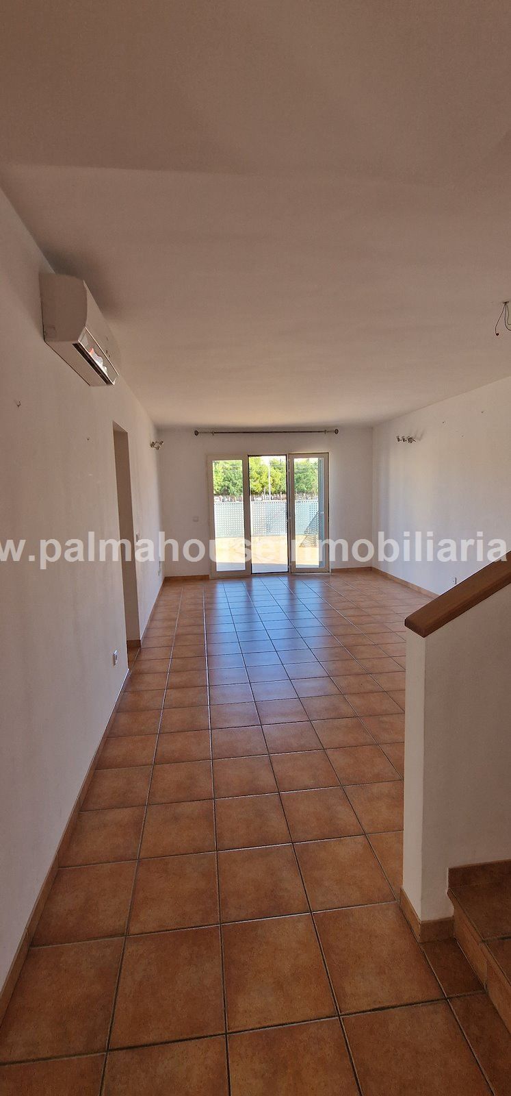 Sala d'estar de Casa adosada de lloguer en  Palma de Mallorca amb Aire condicionat, Terrassa i TV