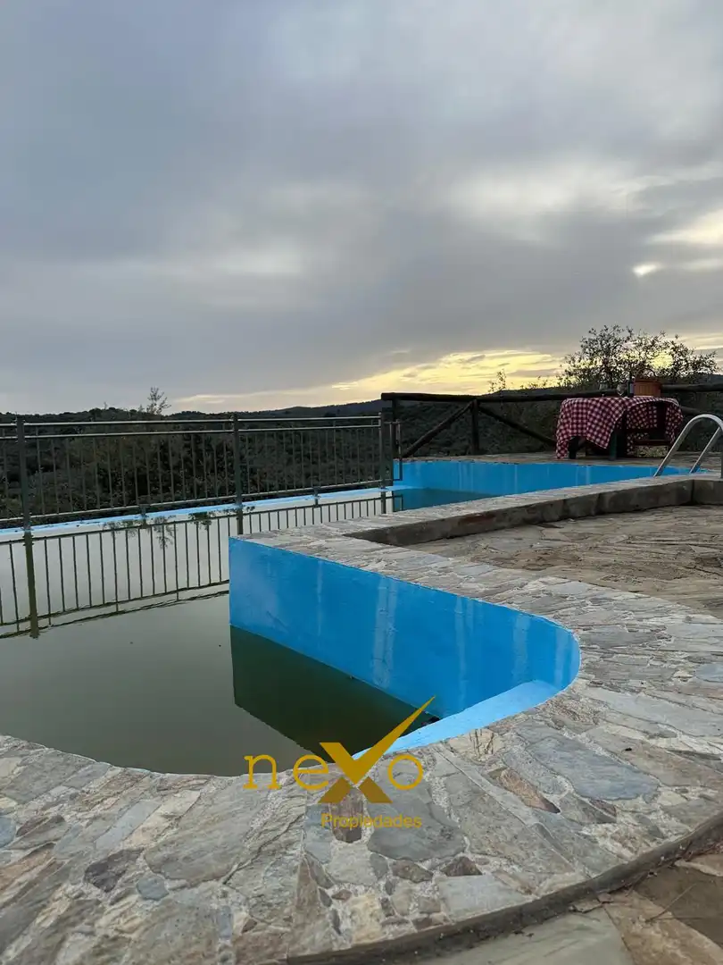Piscina de Finca rústica en venda en Las Navas de la Concepción amb Jardí privat, Piscina i Moblat