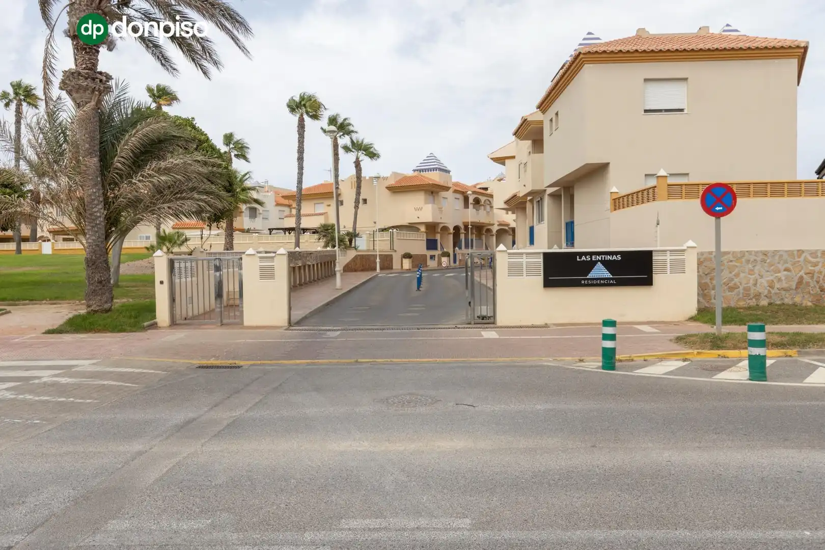 Vista exterior de Piso en venta en El Ejido con Piscina comunitaria