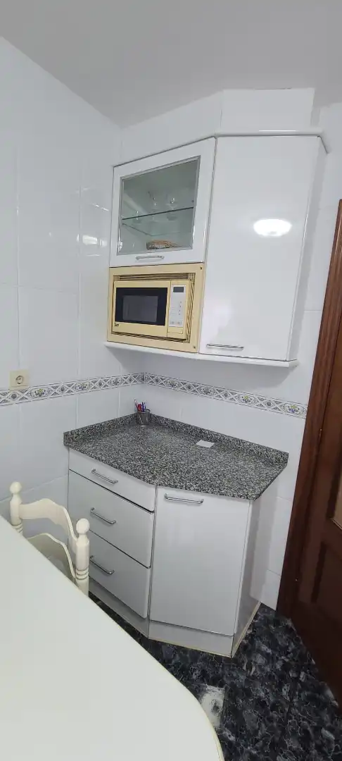 Cocina de Piso de alquiler en Gijón  con Calefacción y Amueblado