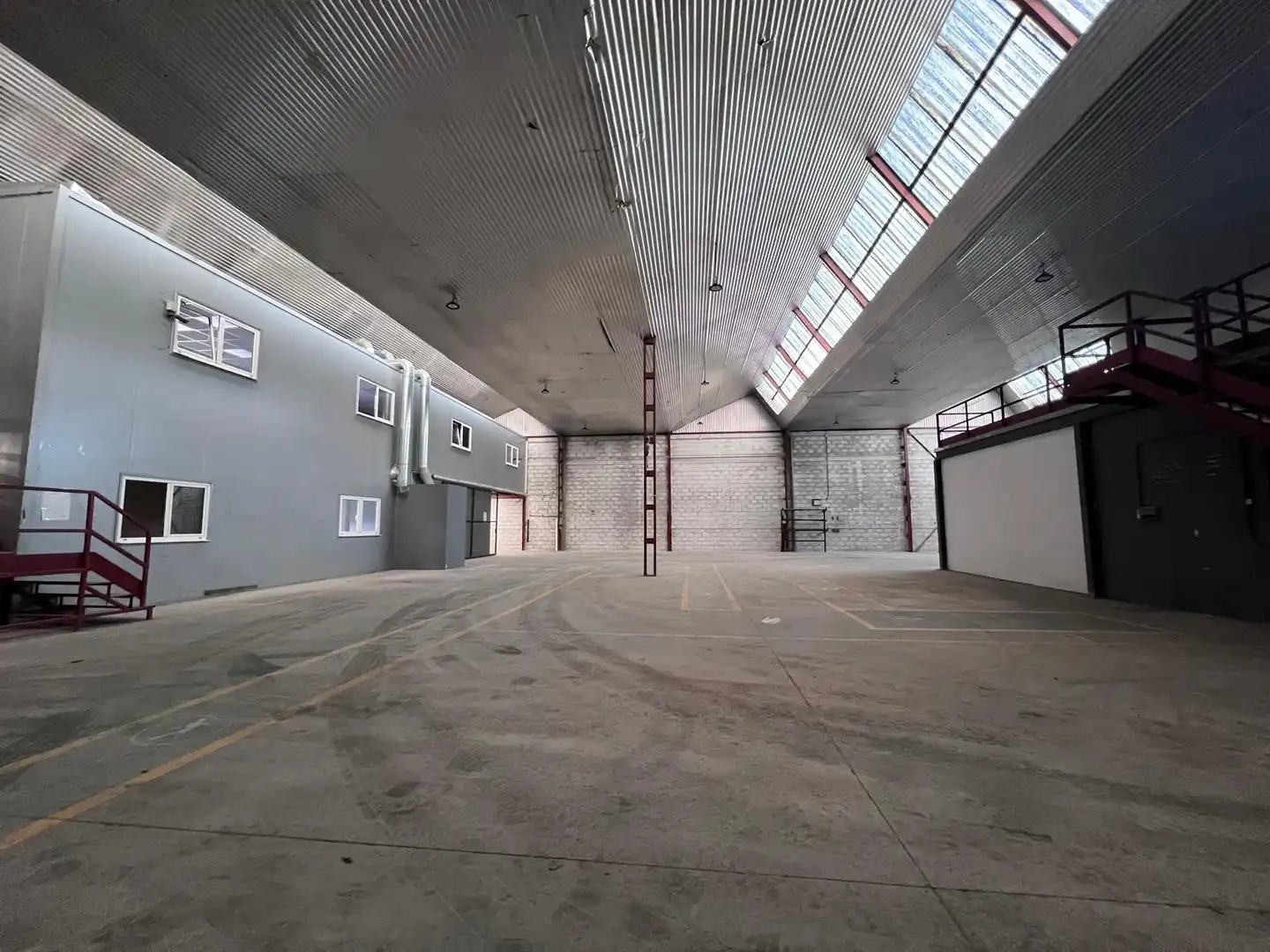 Fabrikhallen zur Miete in Llanera