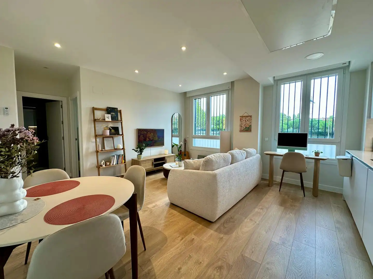 Living room of Flat for rent in Madrid  with Air Conditioner, Heating and Private garden
