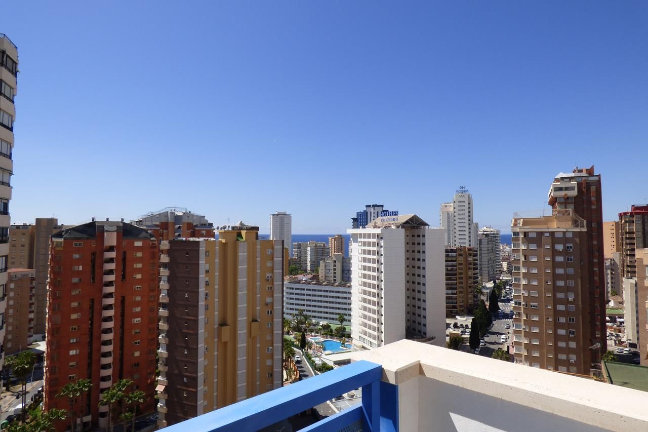 Dormitori de Apartament en venda en Benidorm amb Terrassa, Piscina i Piscina comunitària
