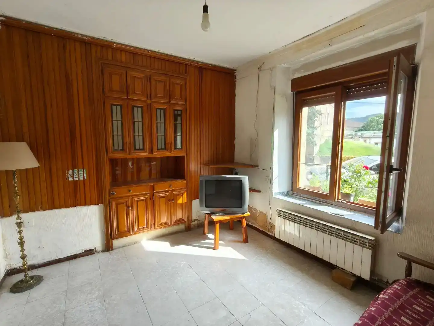 Sala d'estar de Planta baixa en venda en Canicosa de la Sierra amb Parquet i Moblat