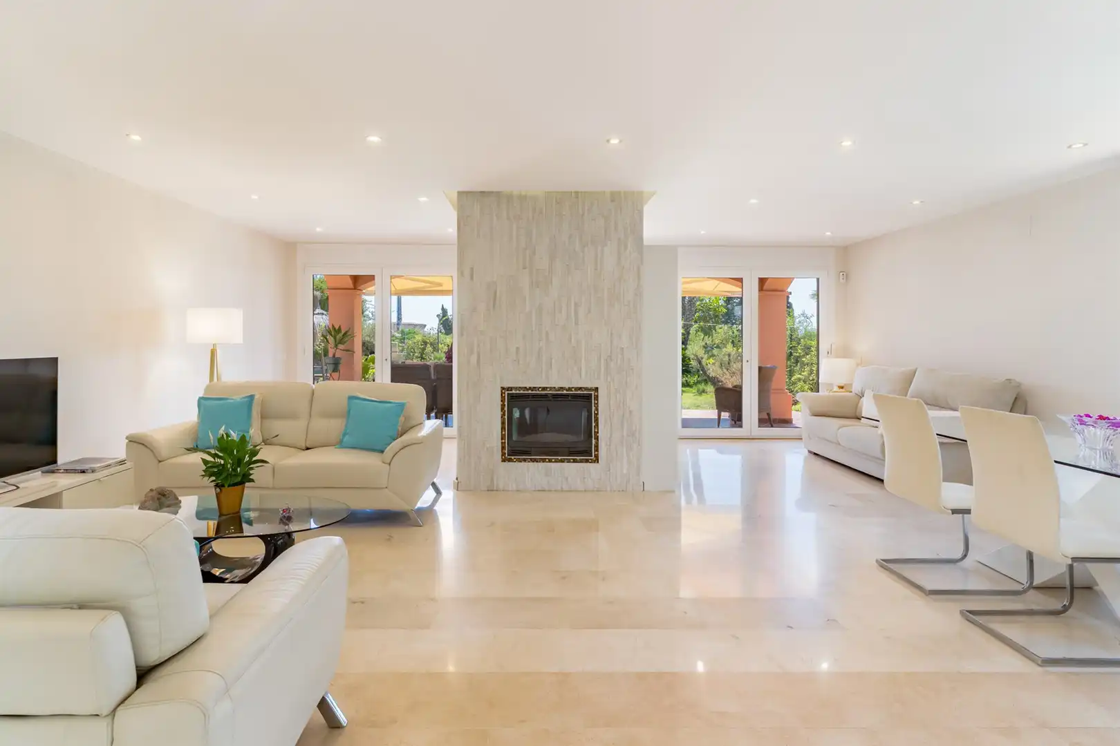 Sala d'estar de Casa o xalet en venda en Estepona