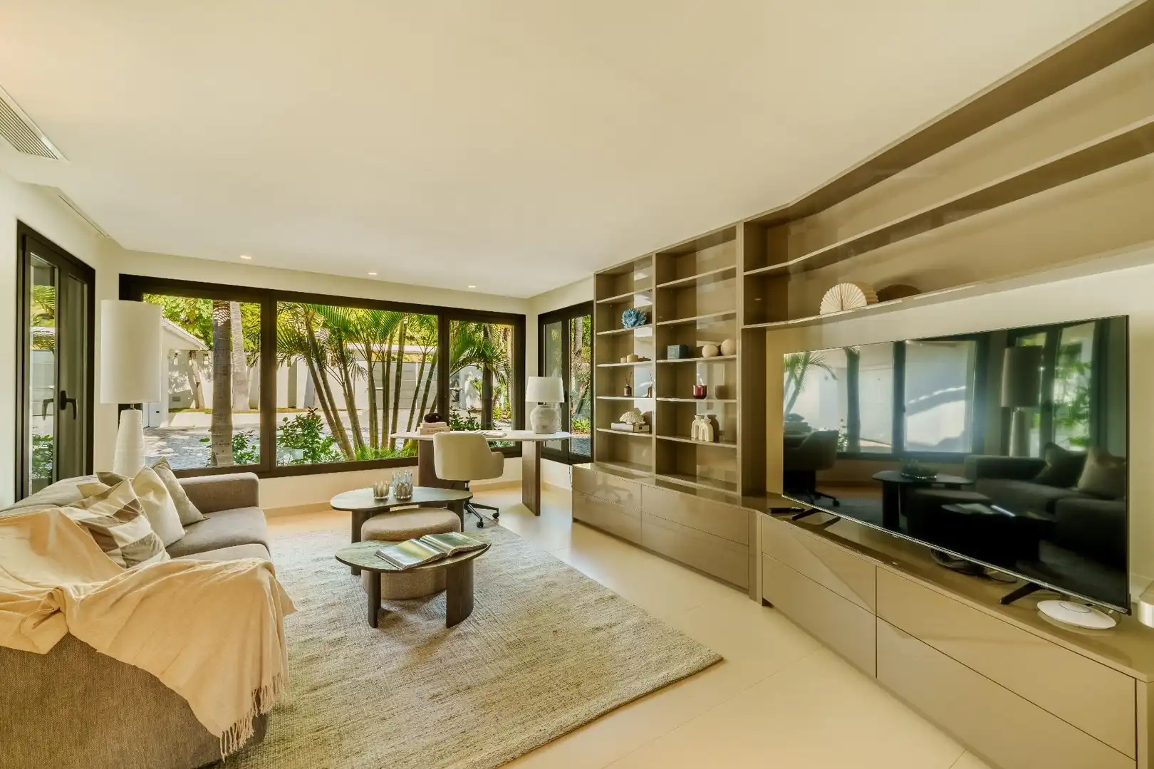 Sala de estar de Casa o chalet en venta en Marbella con Aire acondicionado, Jardín privado y Terraza