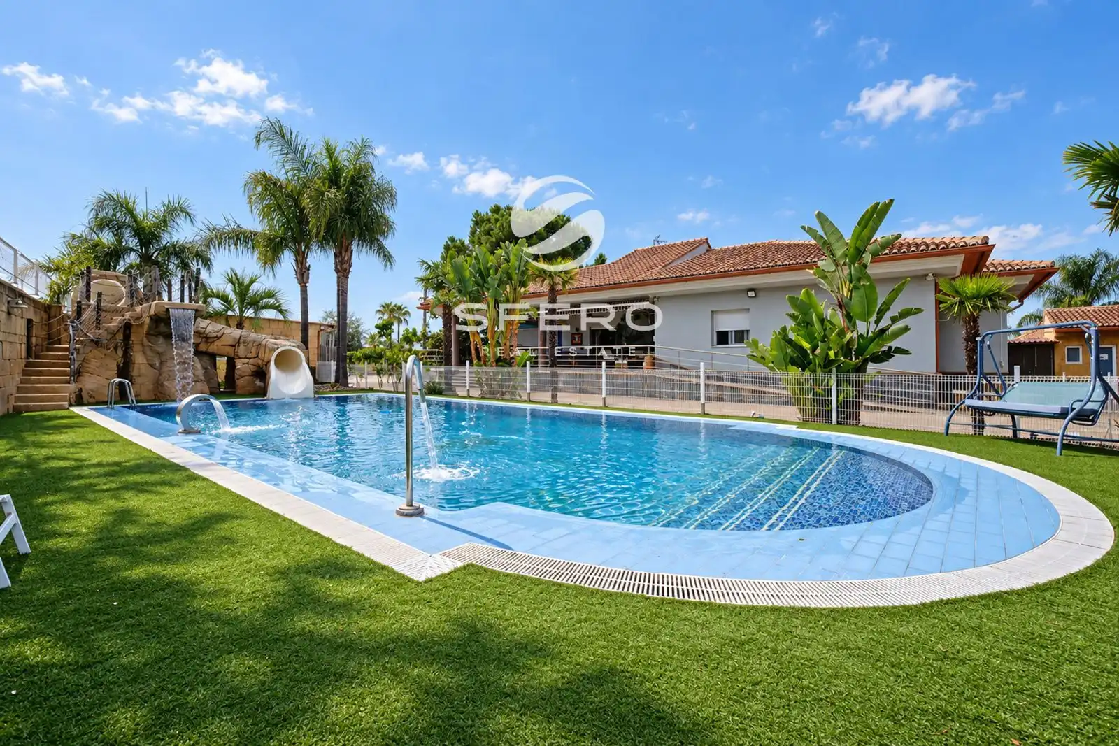 Swimming pool of Houses for sale in Canals, Valencia