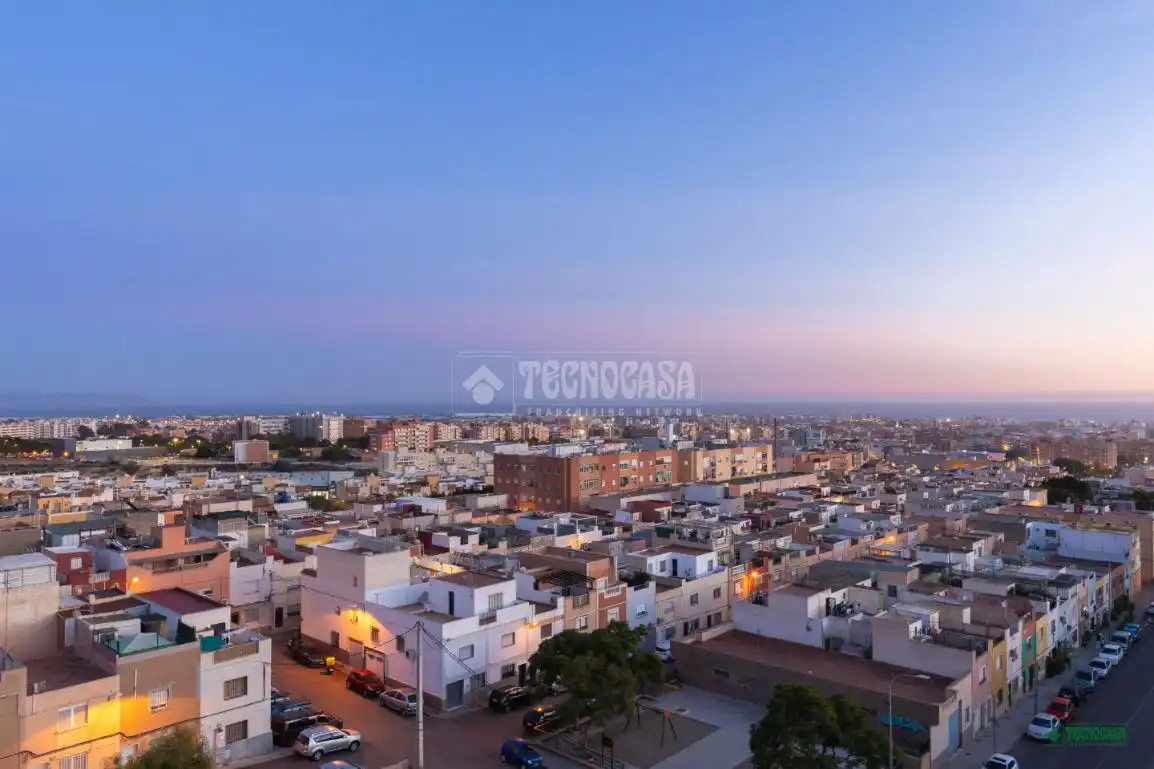 Vista exterior de Piso en venta en Almería con Aire acondicionado