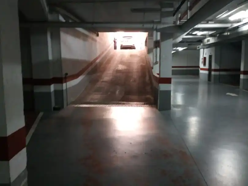 Aparcament de Garatge en venda en Dos Hermanas amb Alarma