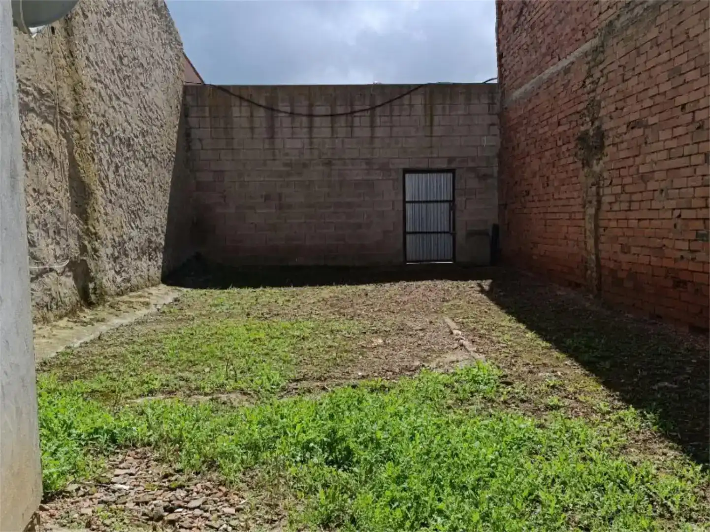 Vista exterior de Piso en venta en Roales de Campos con Jardín privado, Amueblado y Balcón