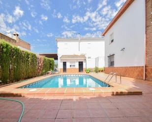 Piscina de Casa o xalet en venda en Fuente Vaqueros amb Aire condicionat, Calefacció i Jardí privat