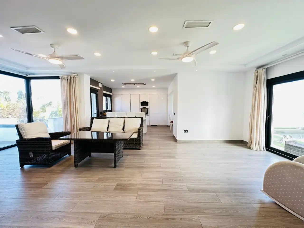 Sala de estar de Casa o chalet en venta en Nerja con Aire acondicionado, Jardín privado y Trastero