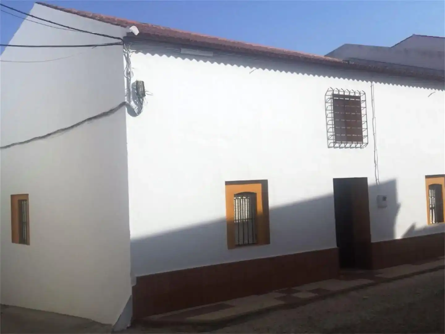 Vista exterior de Casa adosada en venta en Santa Bárbara de Casa, Huelva
