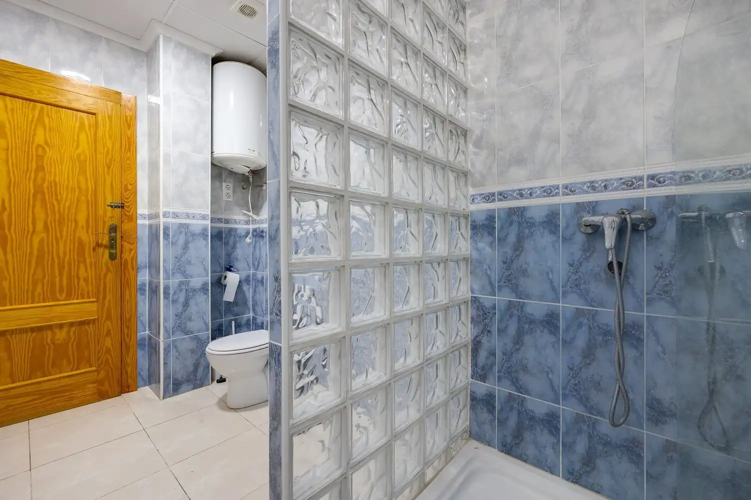 Bathroom of Commercial properties for sale in Torrevieja  with Air Conditioner
