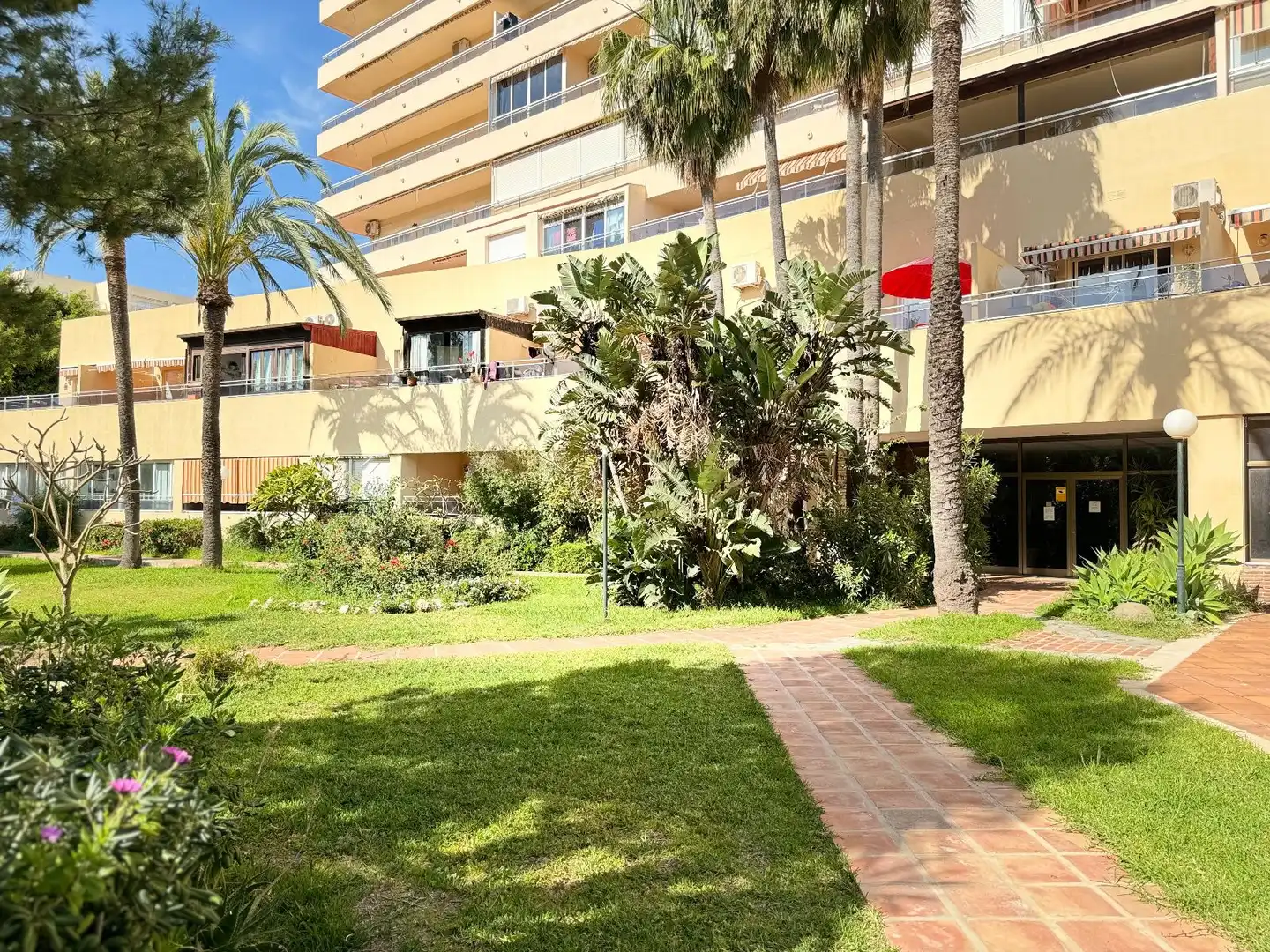 Vista exterior de Ático en venta en Benalmádena con Aire acondicionado, Calefacción y Terraza