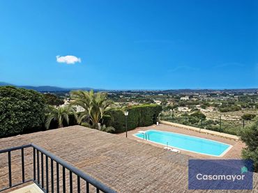 Xalet amb piscina en venda a Carrer de l'Olivera