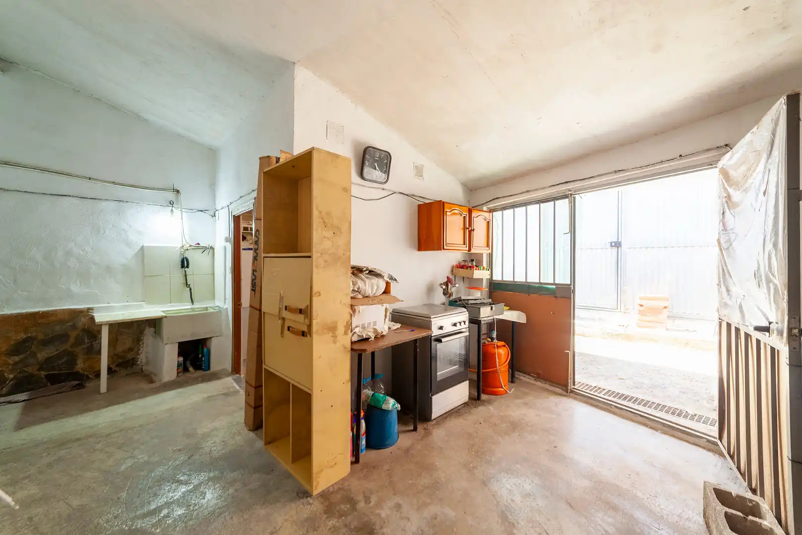 Cuina de Casa o xalet en venda en Venta del Moro amb Terrassa, Moblat i Rentadora
