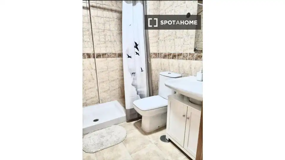 Baño de Apartamento para compartir en Ítrabo con Aire acondicionado, Terraza y Amueblado