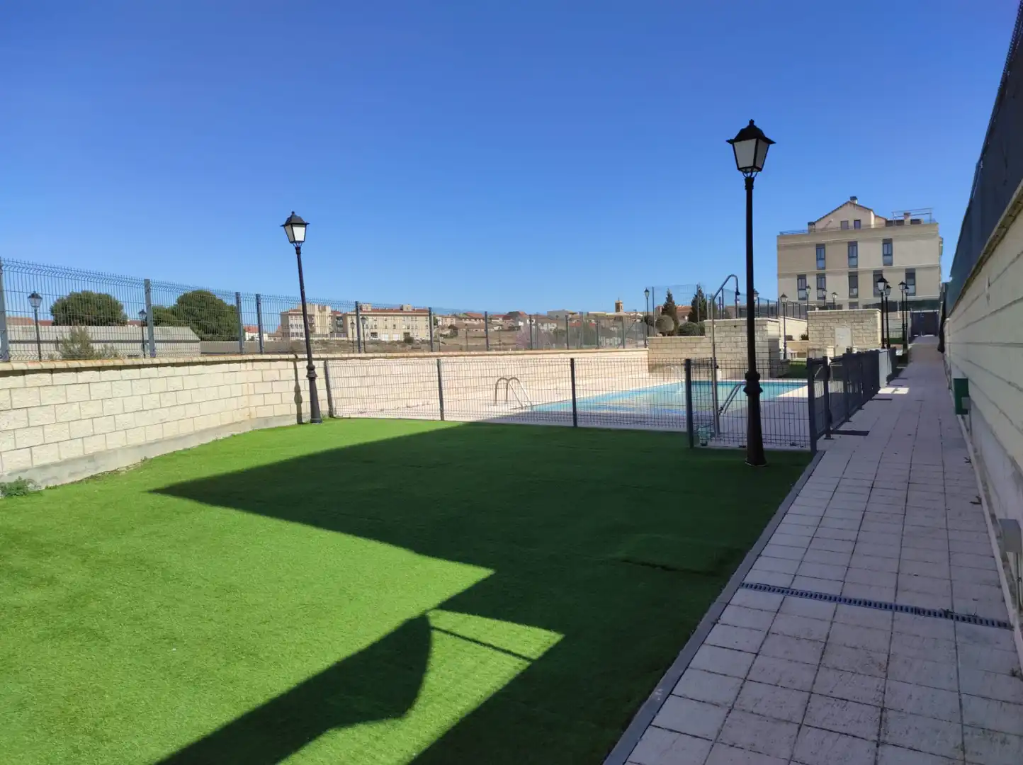 Piscina de Piso en venta en La Muela con Calefacción, Terraza y Trastero