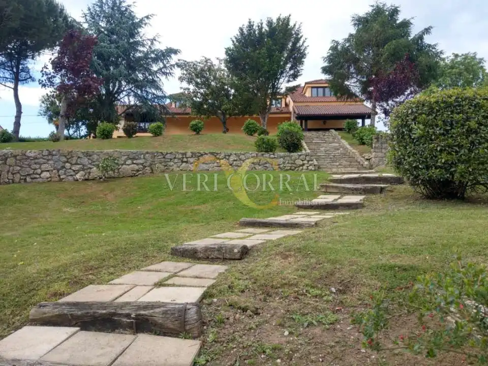Jardín de Edificio en venta en Llanes