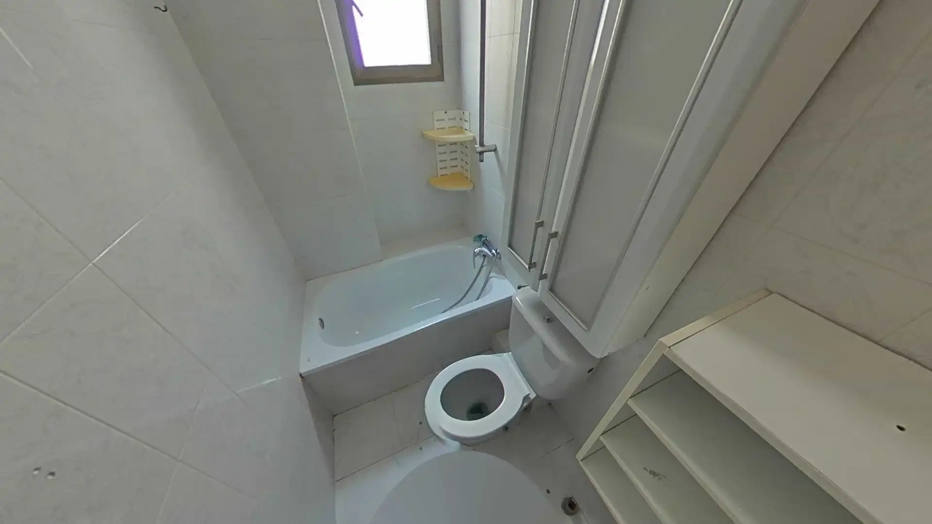 Bany de Apartament en venda en Almería