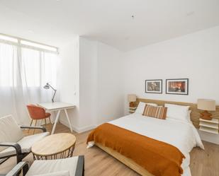 Bedroom of Apartment to share in  Madrid Capital  with Oven, Washing machine and Microwave