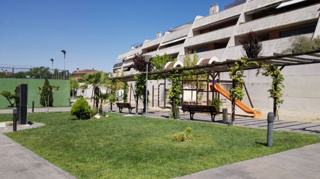 Jardí de Àtic en venda en Cáceres Capital amb Aire condicionat, Calefacció i Terrassa