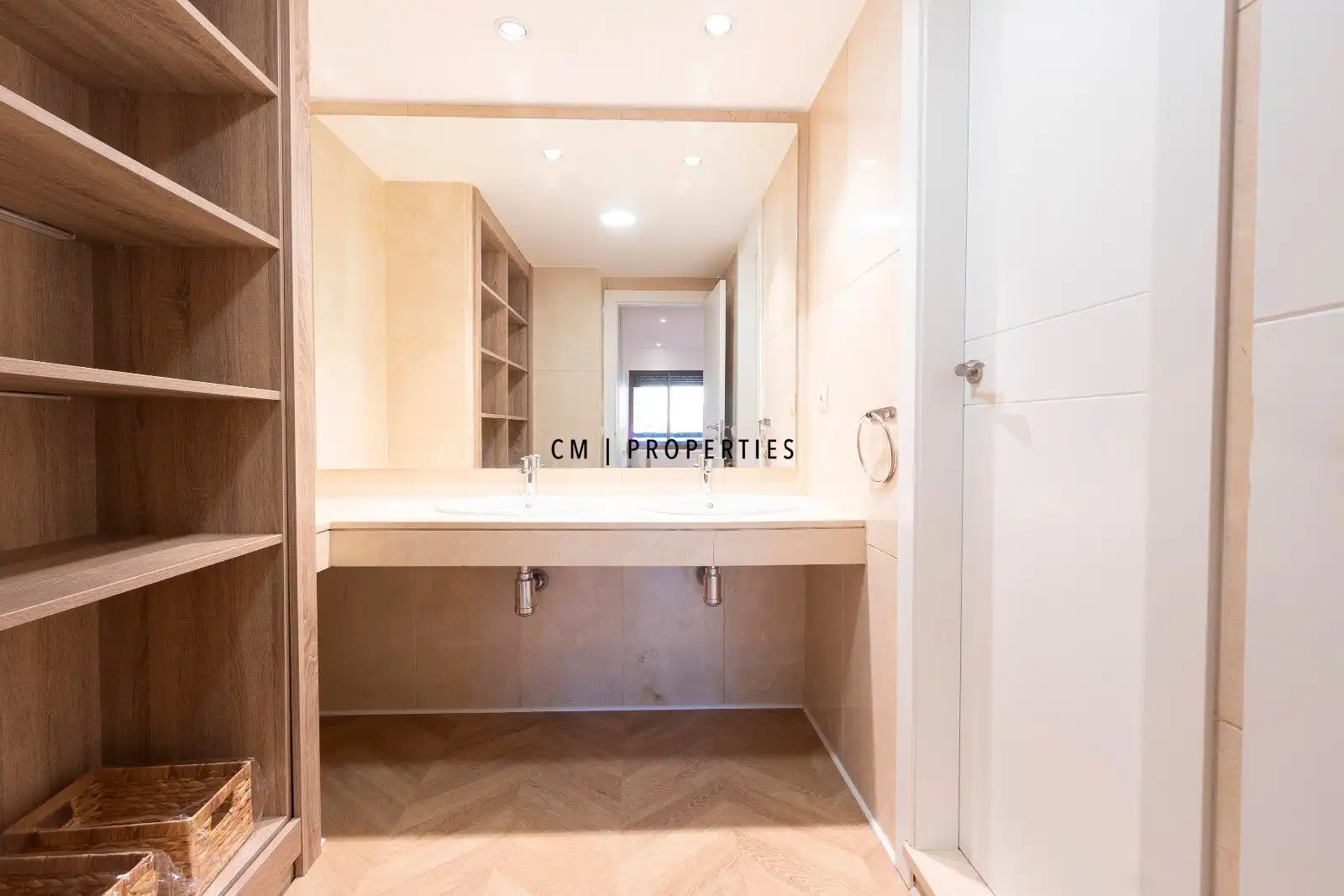 Bathroom of Flat for sale in Valencia  with Air Conditioner, Heating and Parquet flooring