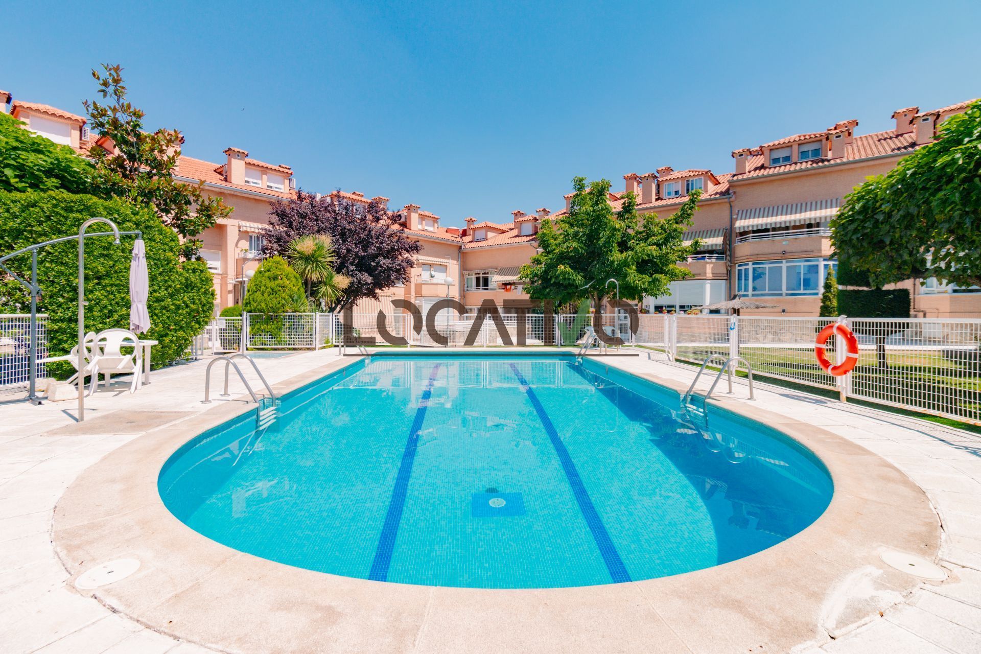 Piscina de Dúplex en venda en Sevilla la Nueva amb Aire condicionat, Calefacció i Piscina comunitària