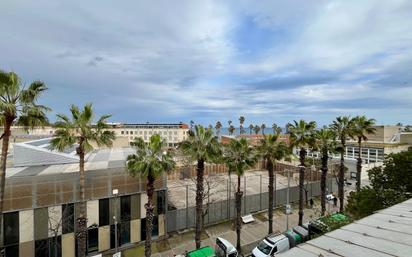 Exterior view of Flat for sale in  Barcelona Capital  with Air Conditioner, Furnished and Oven