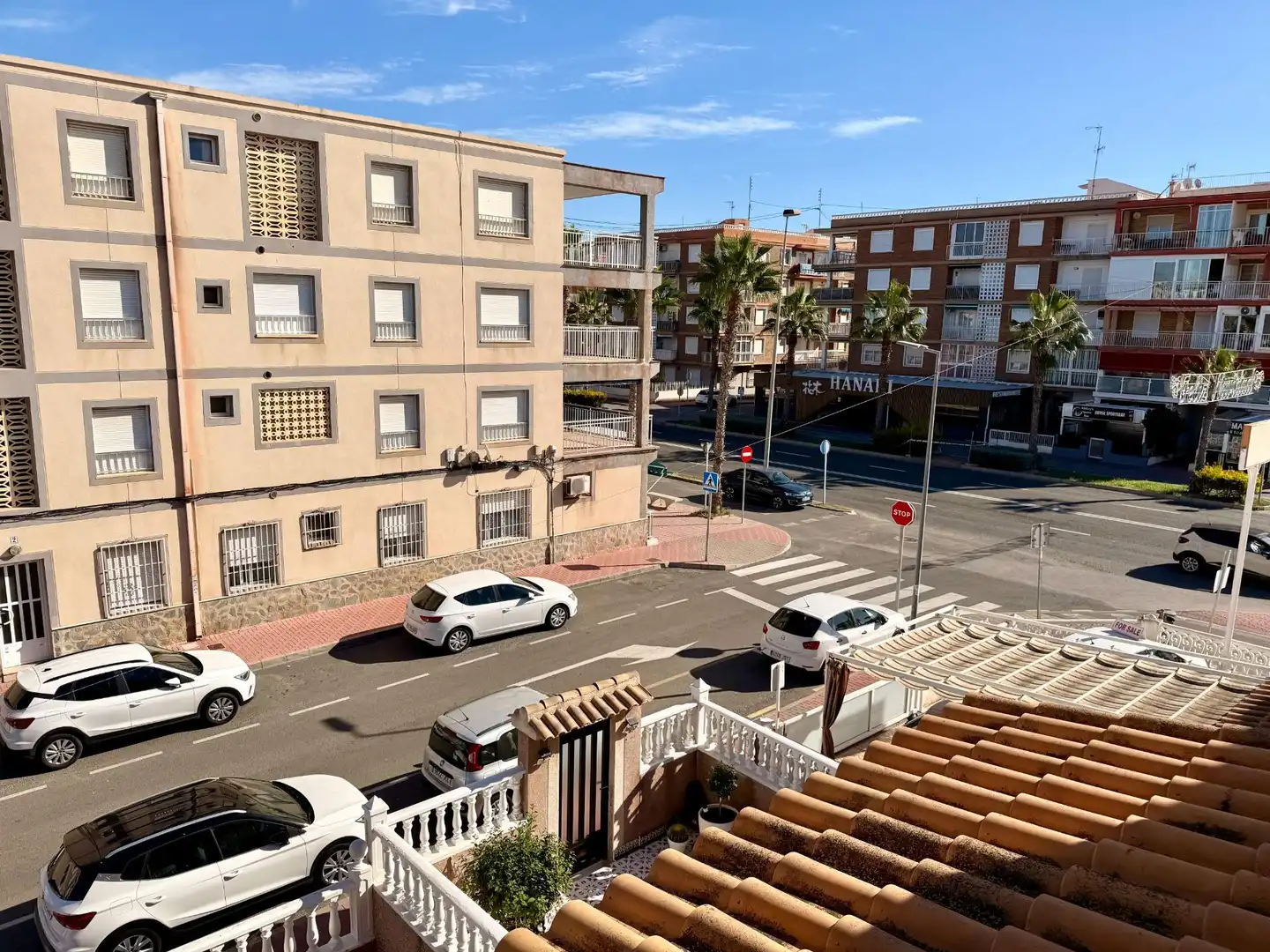 Vista exterior de Casa adosada en venda en Torrevieja amb Terrassa, Moblat i Balcó