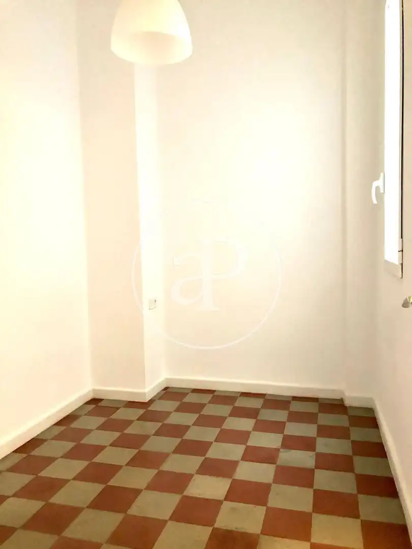 Wohnung zur Miete in Valencia mit Klimaanlage, Heizung und Abstellraum