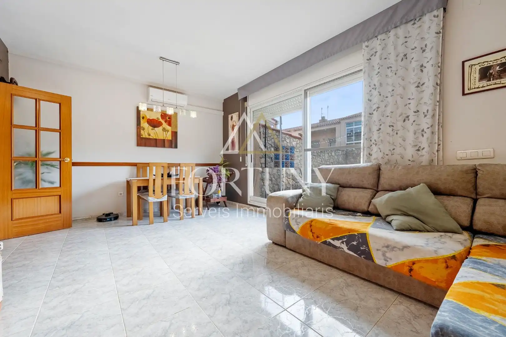 Vista exterior de Casa o chalet en venta en Pira con Aire acondicionado, Calefacción y Jardín privado